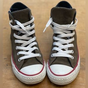 Leather Suede Army Green/Brown Chuck Taylor Converse Size 6 Women’s